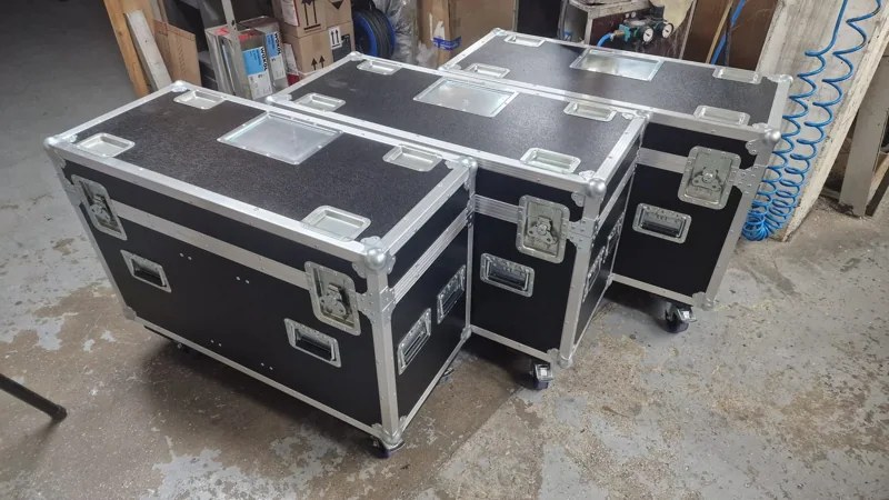 Cases im Stapel