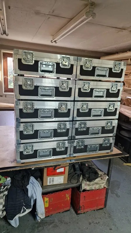 Cases im Stapel