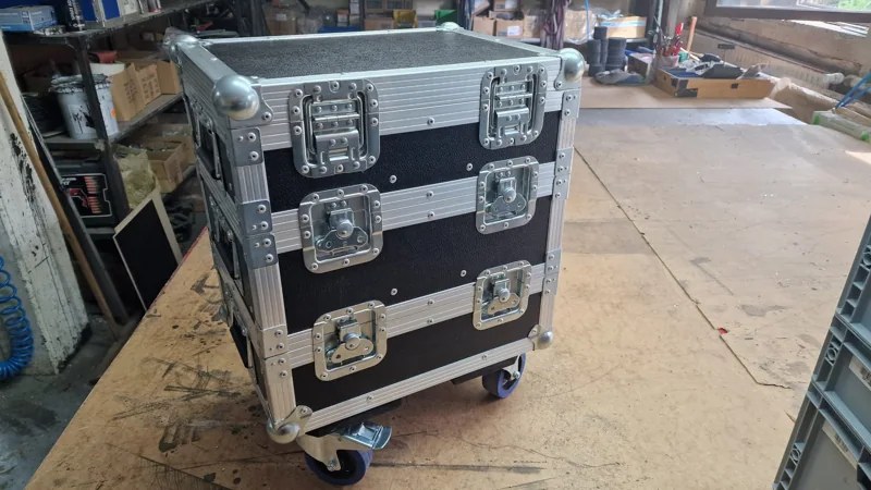 Cases im Stapel
