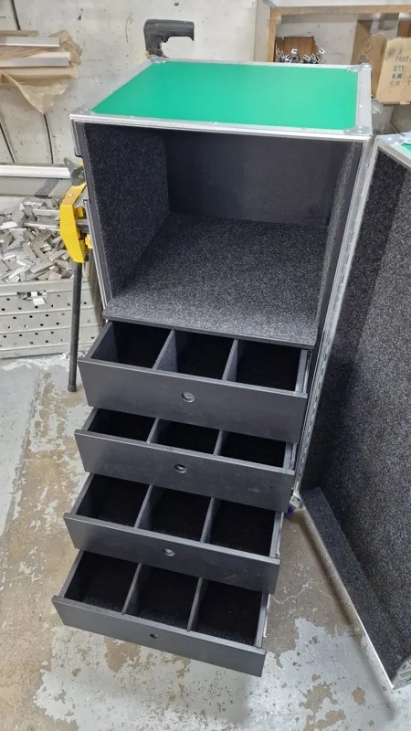 Grünes Schubladencase