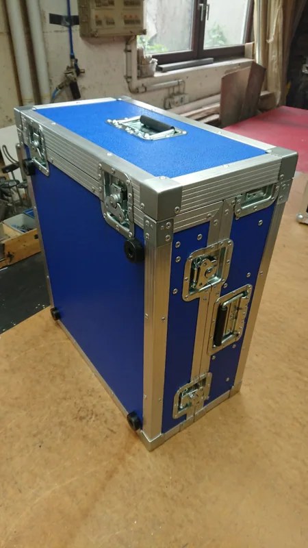 Blaue Cases und Rackformate