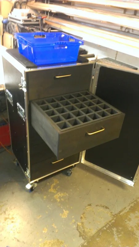 Schubladen und herausnehmbare Boxen