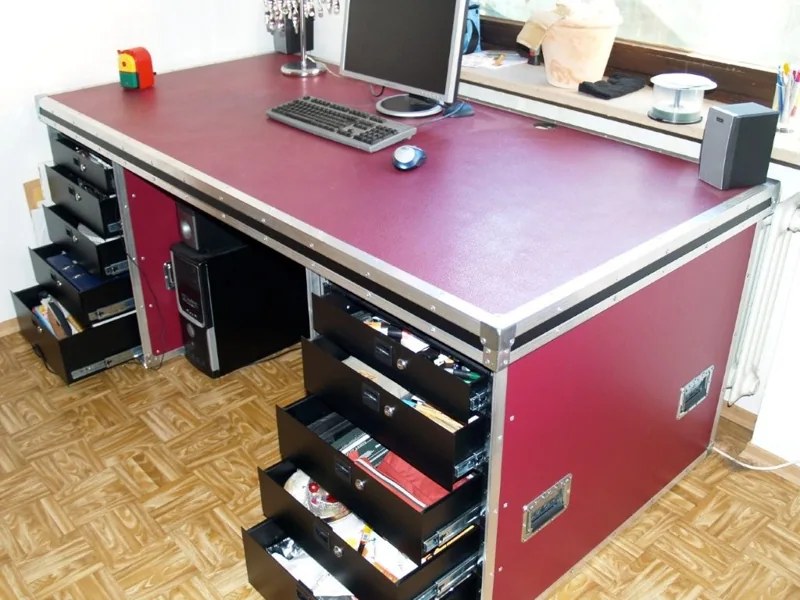 Ein Case als Schreibtisch