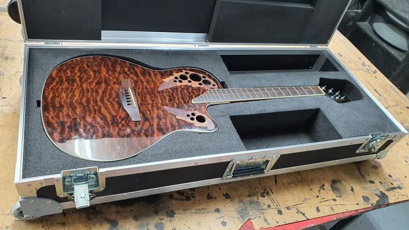 Gitarre in ihrer Kontur
