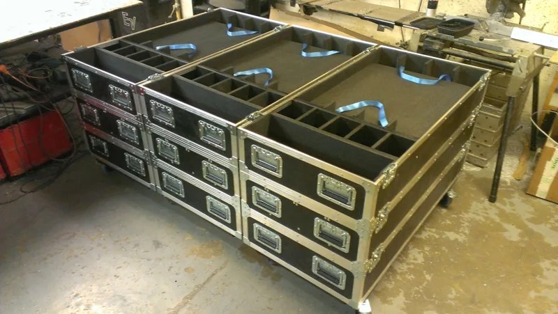 Flache Cases mit Fachaufteilung