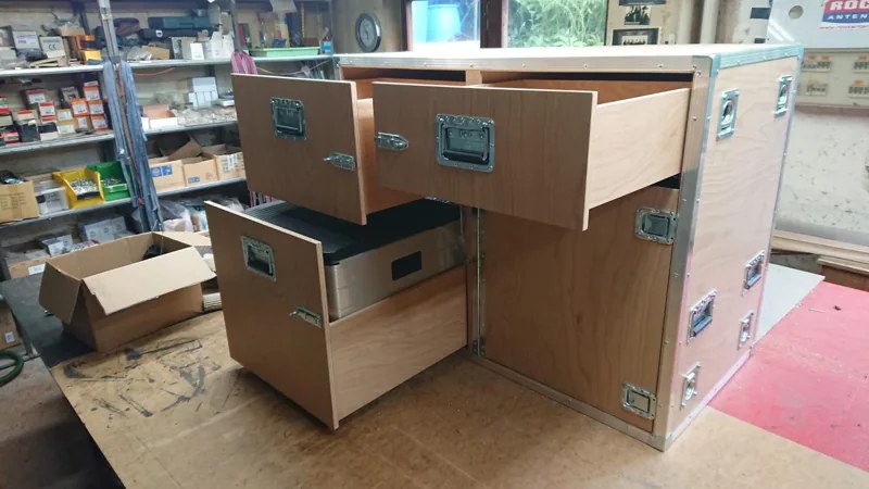 Stauraum und Kühlbox unterwegs