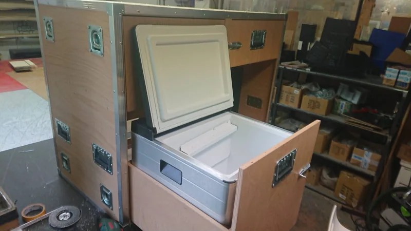Stauraum und Kühlbox unterwegs